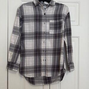 Old Navy Women's Gray and White Plaid Button Down Shirt